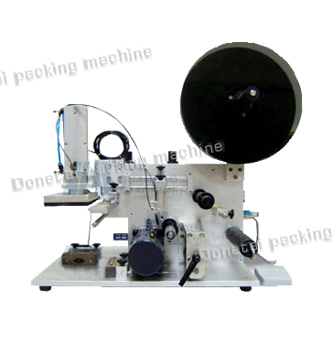 半自動扁瓶貼標(biāo)機(jī) TB-BZDB型